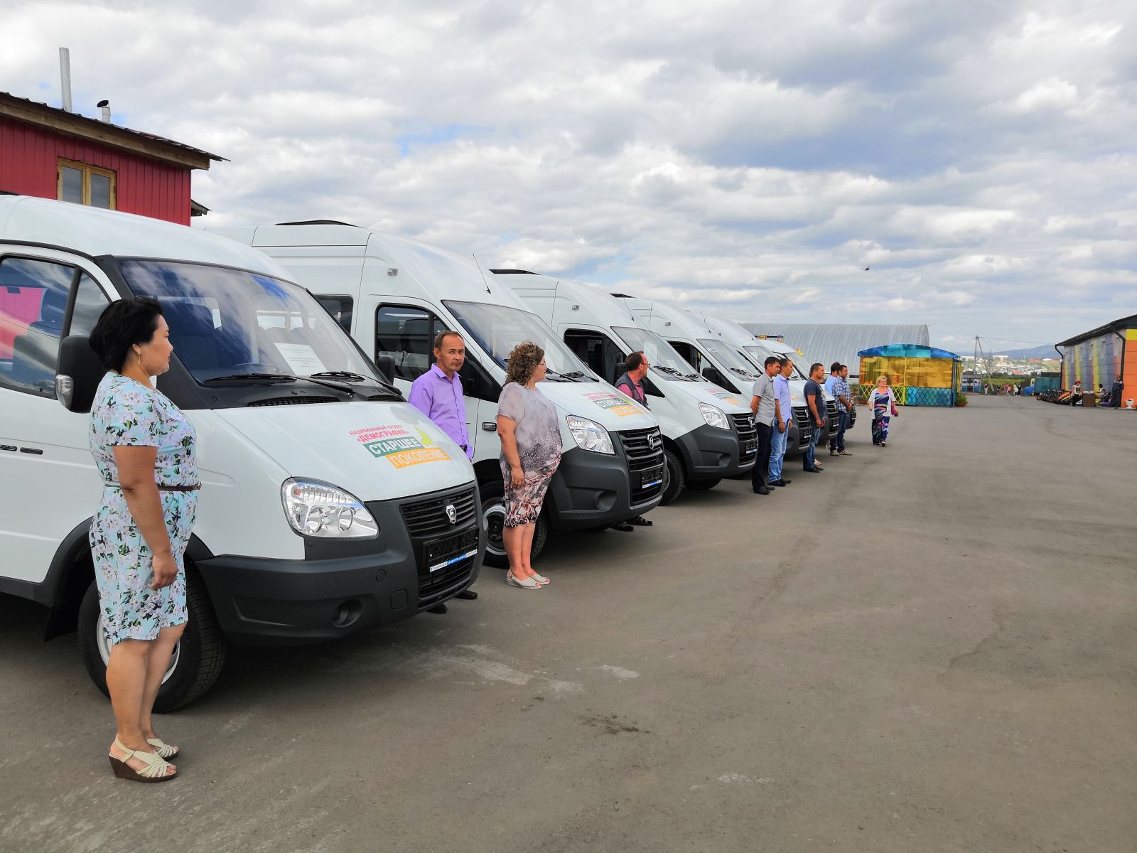 Министерство труда и социальной защиты населения Забайкальского края |  Максим Топилин посетил центр «Радуга» и вручил машины для «мобильных бригад»