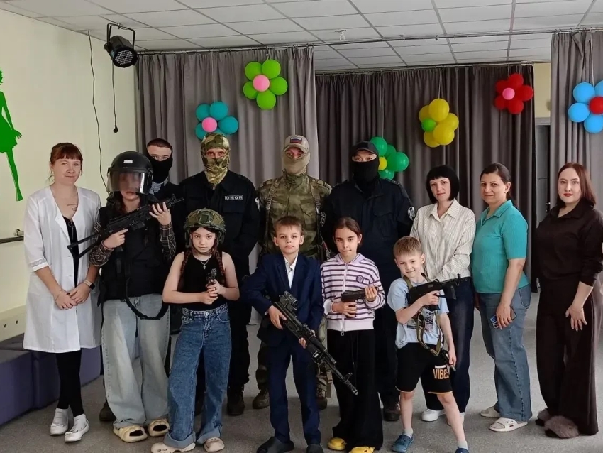 В читинском центре помощи детям имени Владимира Подгорбунского прошёл урок мужества ко Дню воинской славы