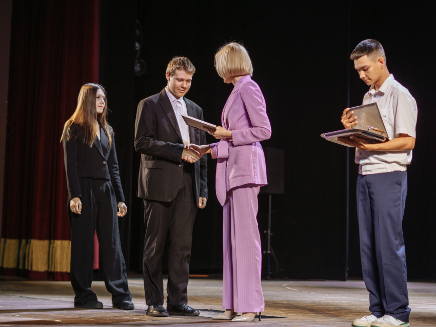 ​Порядка 500 школьников в Забайкалье получили первые свидетельства о профессии по региональному проекту «Аттестат + первая профессия»