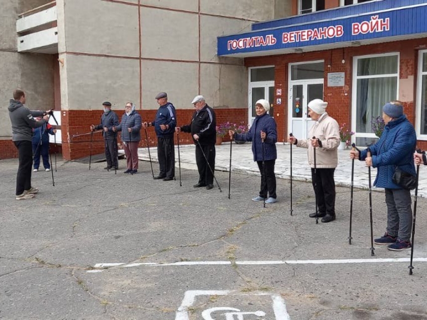 ​Тренировки скандинавской ходьбы проводят в Забайкальском госпитале для ветеранов войн