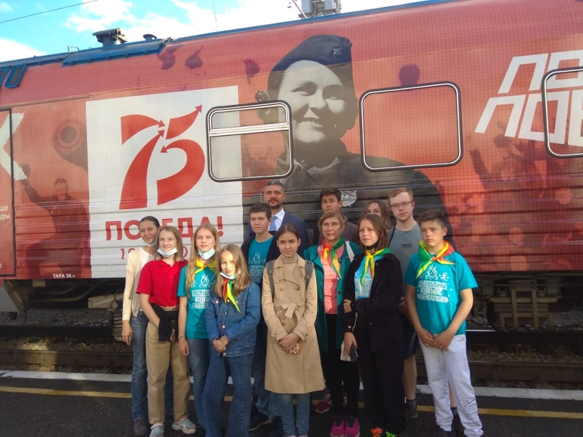 ​Александр Осипов вместе с читинскими школьниками посетил передвижную выставку «Поезд Победы»
