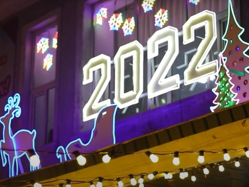 Забайкалец написал песню к Новому году и показал в клипе праздничную Читу