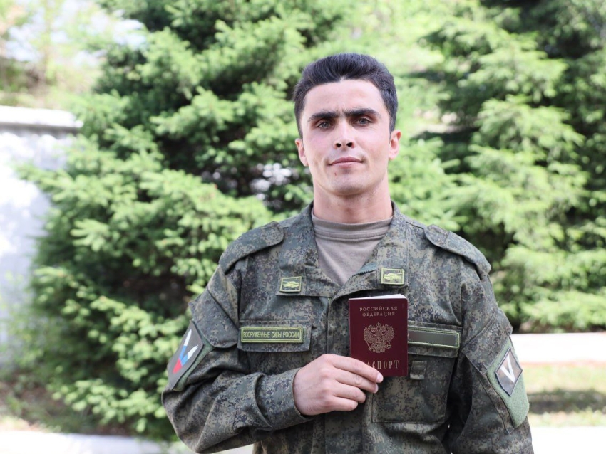 ​Иностранец, проживающий в Забайкалье, получил гражданство РФ благодаря военной службе по контракту