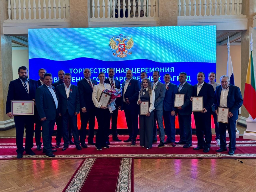 ​Губернатор Забайкалья вручил награды Президента России: Среди награждённых оказались инженеры, технологи и мастера строительного дела