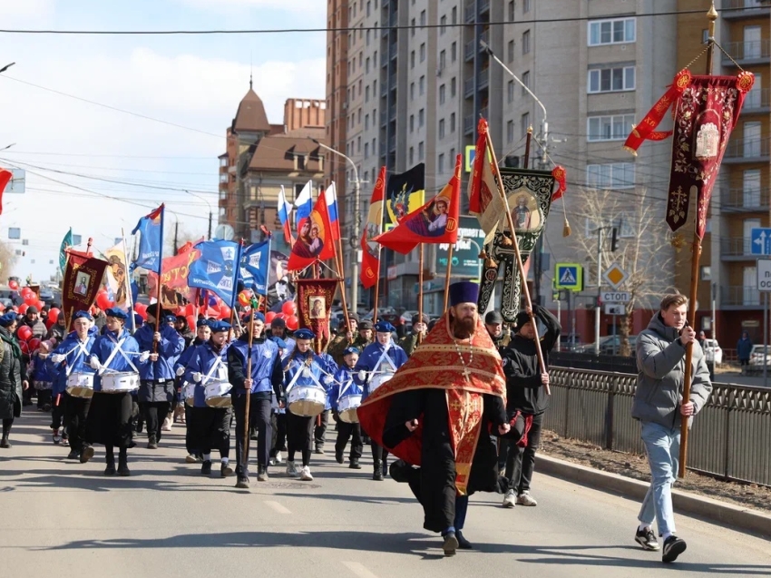 Общегородской Пасхальный крестный ход в Чите воссоединил больше тысячи православных Забайкалья