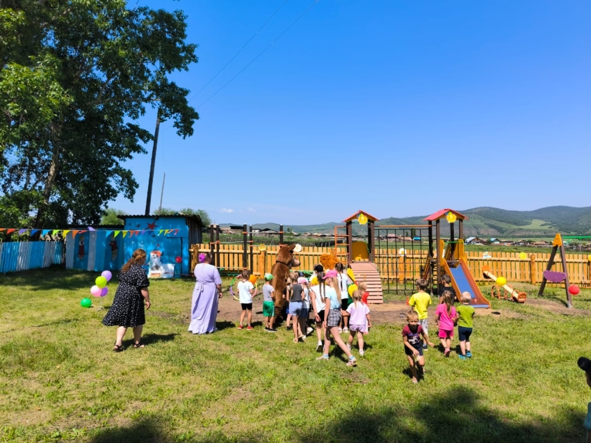 2 миллиона рублей на ​проект: Начался приём заявок на конкурс «Туда, где семья» от Фонда Тимченко 