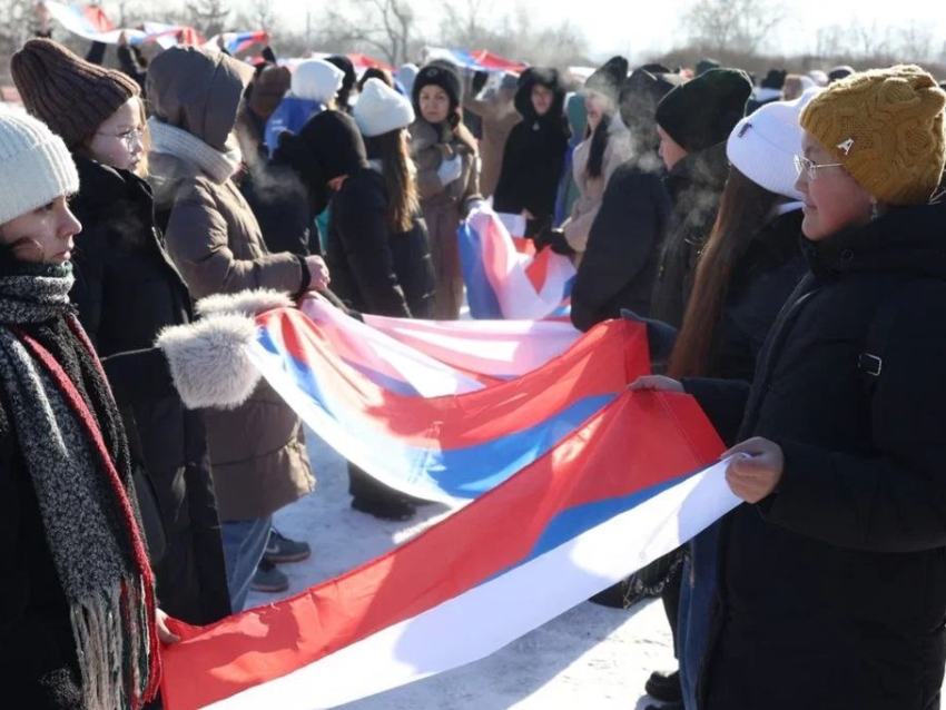 ​Огромной звездой Победы поздравила забайкальская молодёжь участников СВО