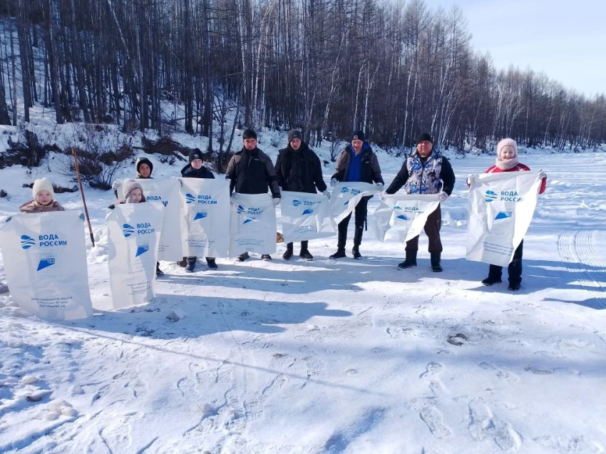 ​Жители Тунгокочена продолжают добрую традицию по уборке водоема в рамках нацпроекта «Экологическое благополучие»