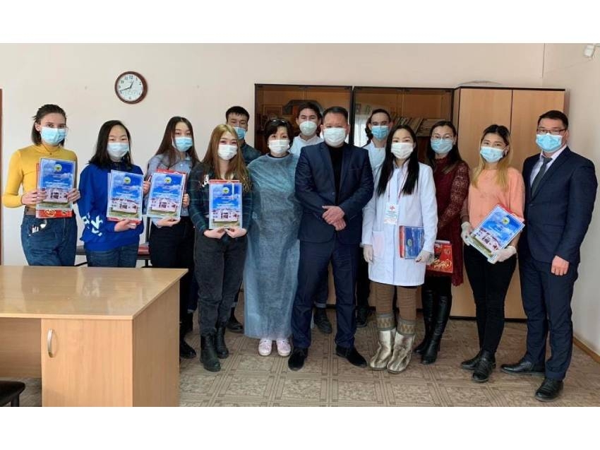 ​Врачи Могойтуйской ЦРБ поблагодарили волонтеров-медиков