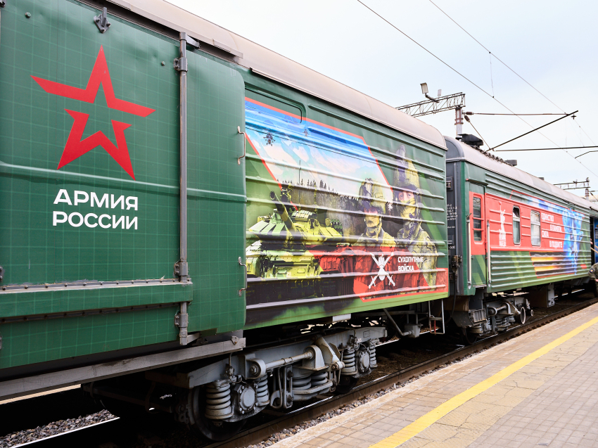 ​Жители Могочи первыми в Забайкалье успели посетить уникальный агитпоезд «Единство в памяти. Сила в подвиге» 