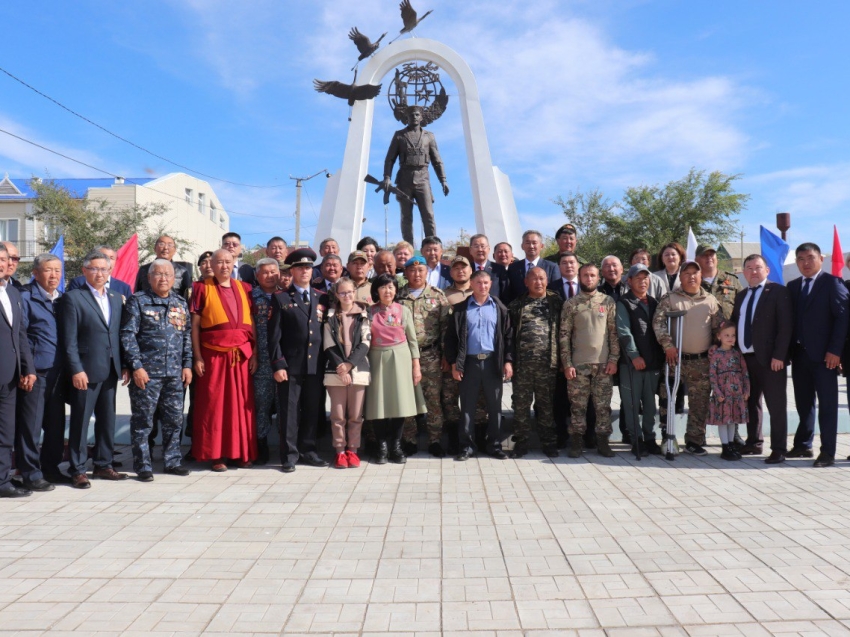 ​Памятник воинам-интернационалистам открыли в поселке Могойтуй — прообразом стал герой-забайкалец