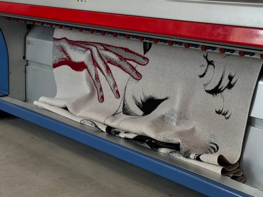 Искусство, которое согревает: премиальный бренд TELO создал плед в коллаборации  с брендом «Руно» из Забайкалья 