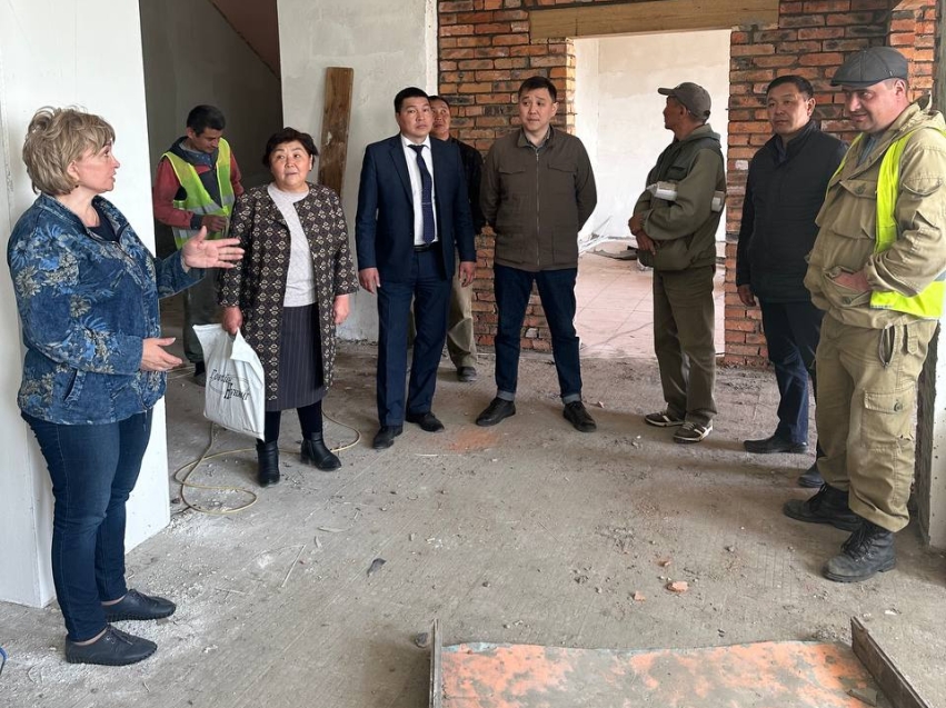 Зампред правительства Забайкалья Буянто Батомункуев проверил ремонт объектов села Судунтуй Агинского округа