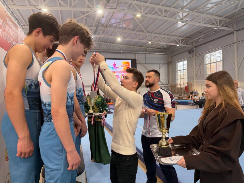 ​Десять медалей завоевали Забайкальские гимнасты на Чемпионате и Первенство ДФО по спортивной гимнастике