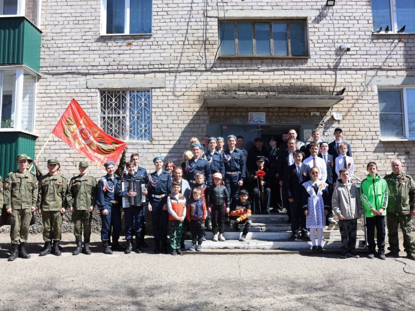 ​Парады у дома и знаки «Почетный гражданин Забайкалья» — ветеранов Великой Отечественной войны поздравляют с наступающим праздником