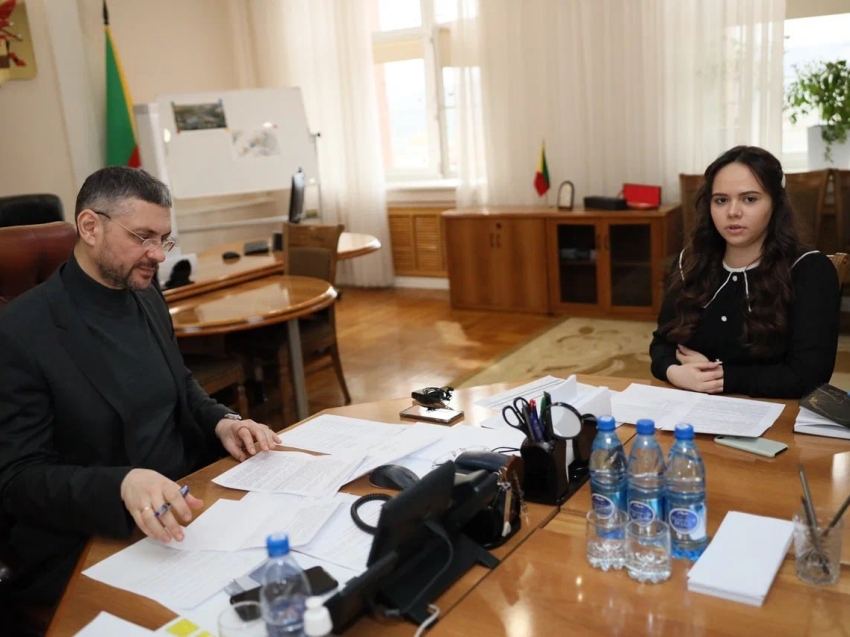 ​Александр Осипов в качестве наставника провёл консультацию для дипломницы, изучающей меры помощи семьям участников СВО