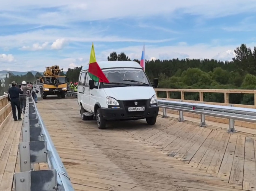 Запущено движение по новому мосту через реку Хилок на автомобильной дороге Бада - Тэрэпхен