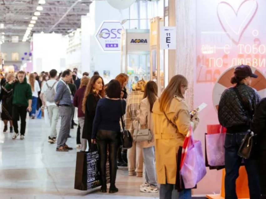 Десятки тысяч гостей посетили выставку отечественной косметики в России благодаря нацпроекту