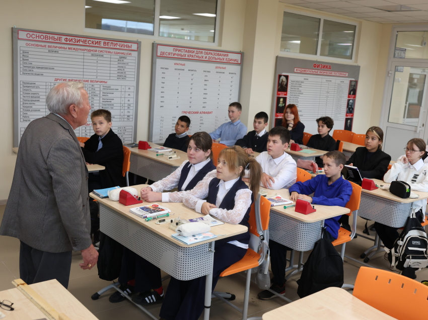 ​Почти тысяча вместо 560 детей – рассказываем, как в школе в Атамановке удалось разместить всех учеников в комфорте