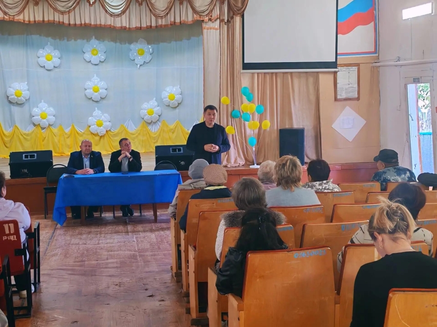 Первый заместитель председателя Правительства Забайкальского края Буянто Батомункуев провел встречу с жителями села Соктуй-Милозан