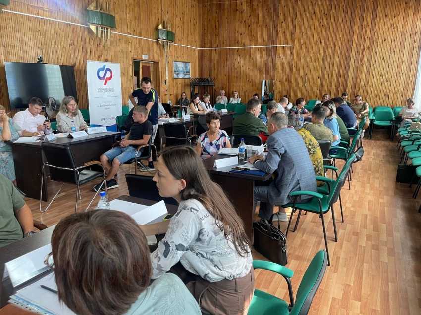 ​Консультацию для участников СВО из Борзи провела межведомственная группа