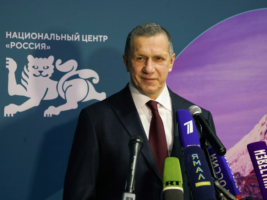 ​Юрий Трутнев поздравил дальневосточниц с международным женским днем