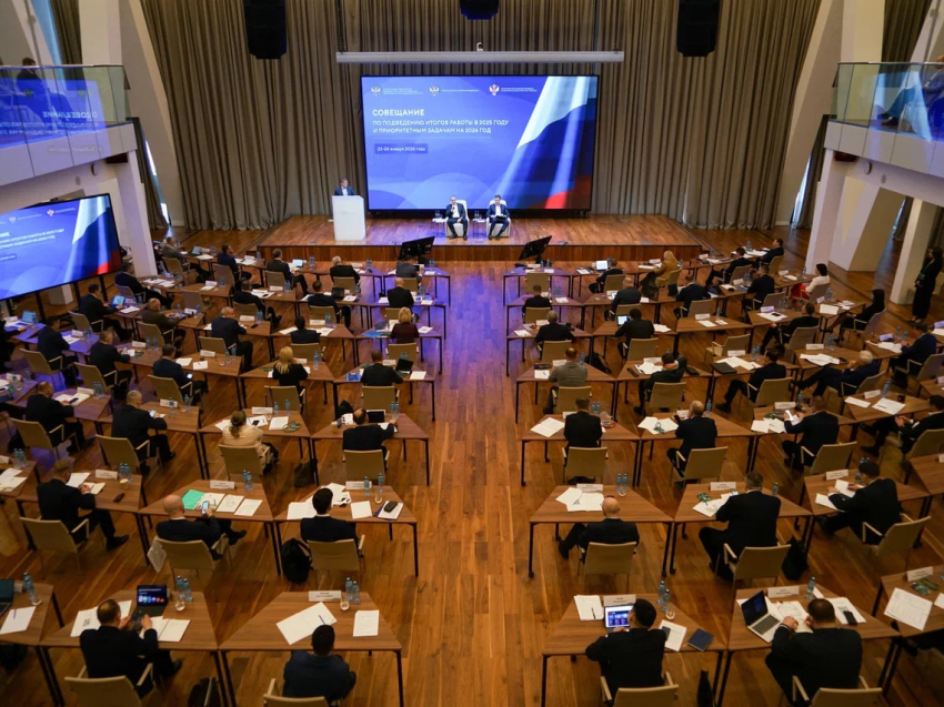 Главы регионов ДФО доложили Юрию Трутневу о развитии территорий