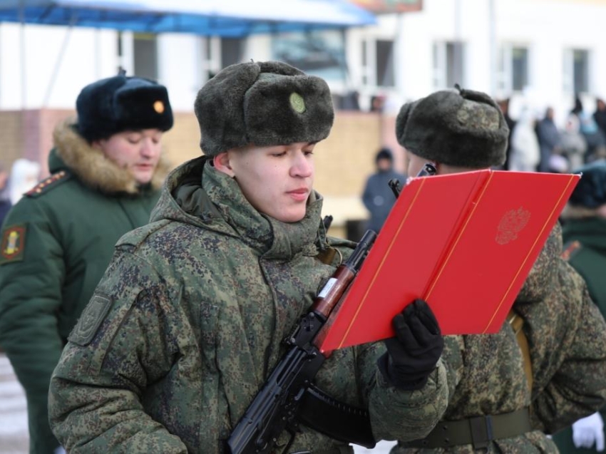 ​Около 700 курсантов Окружного учебного центра ВВО в Забайкалье приняли военную присягу