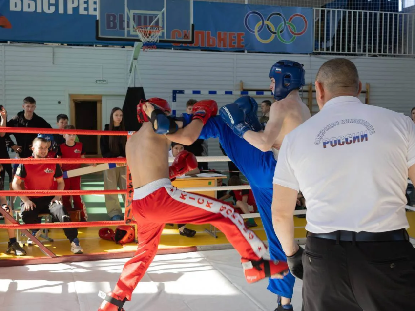 ​Благотворительный турнир по кикбоксингу «Своих не бросаем» прошел в Борзе