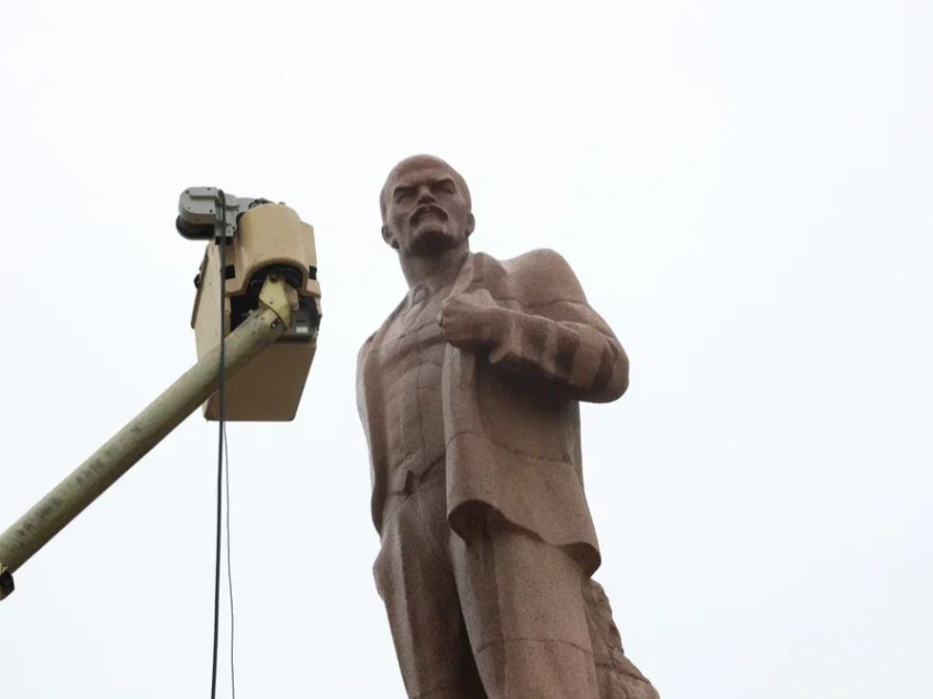 #НаследиеЗабайкалья: в Чите помыли памятник Владимиру Ленину