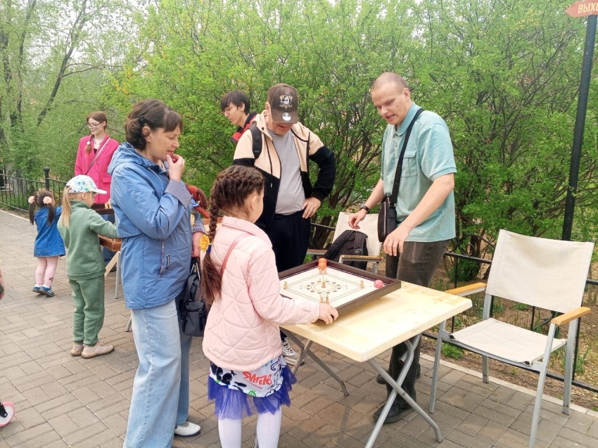 ​Праздник спорта и дружбы в Чите: Мастер-классы по адаптивным играм собрали сотни участников