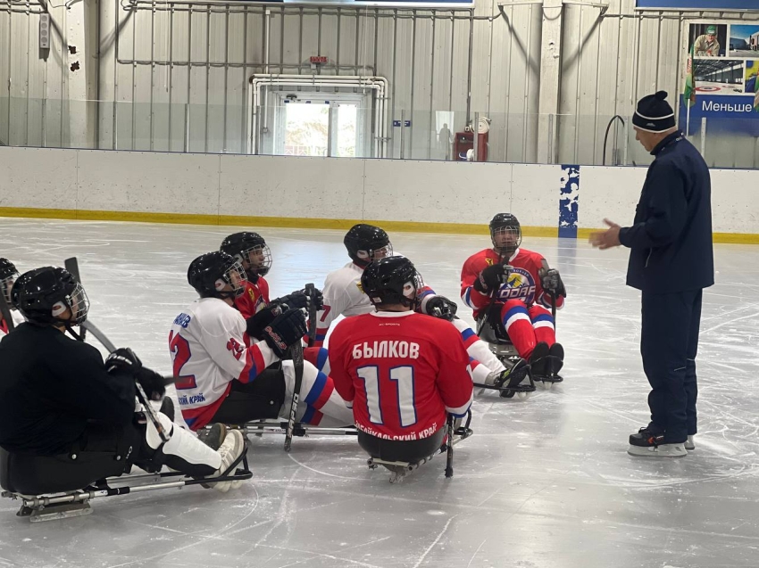 В рамках «​Форума СВОих» прошел мастер-класс по следж-хоккею 