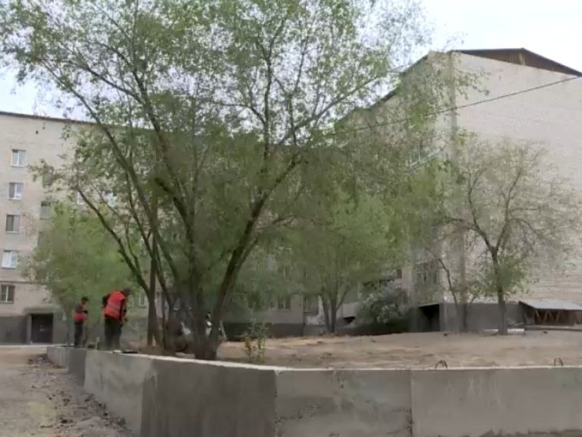 ​Благодаря госпрограмме в Чите впервые за 20 лет отремонтируют двор