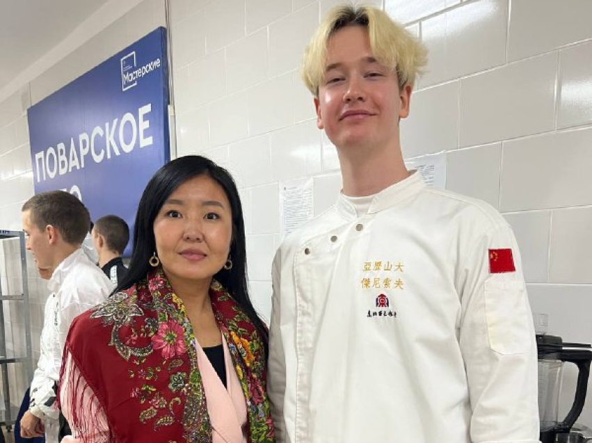 Выпускник читинского училища удивляет своими блюдами жителей Китая