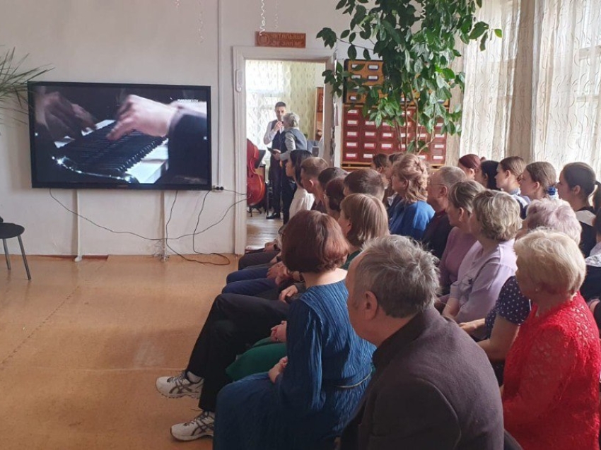 Виртуальный концертный зал впервые открыли в Оловянной