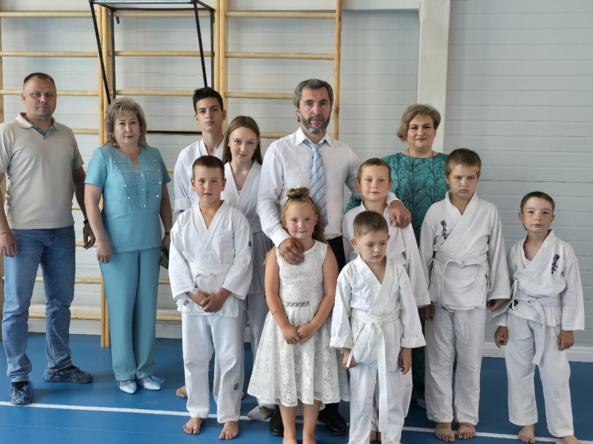 Спортивные залы для всех: четырехкратный чемпион мира Хаид Мантаев оценил модульные спортзалы в Петровске-Забайкальском