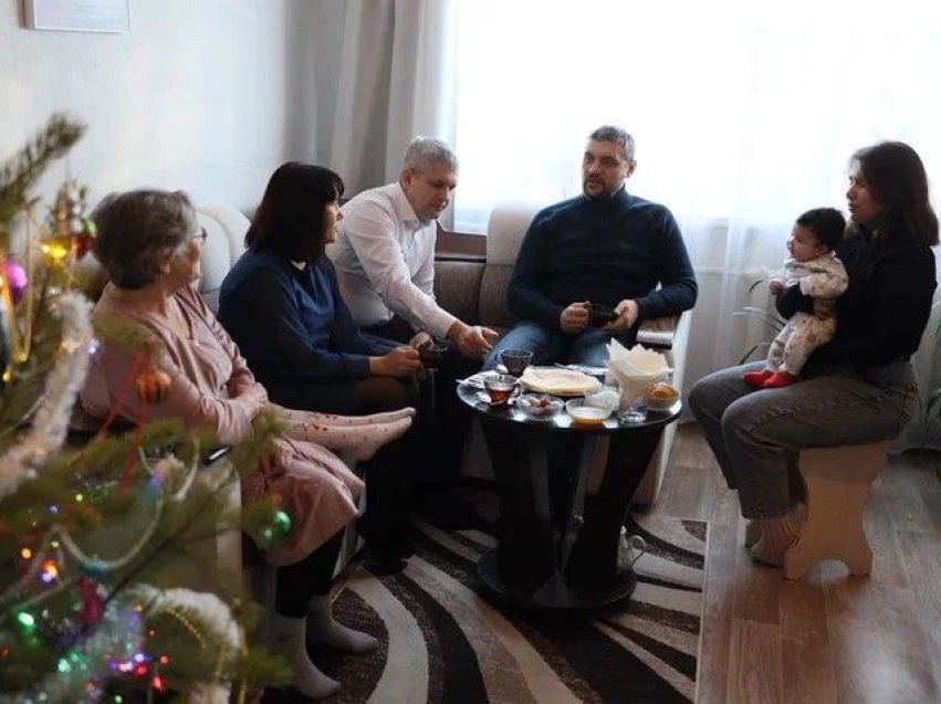 Александр Осипов поздравил семьи мобилизованных Улетовского района