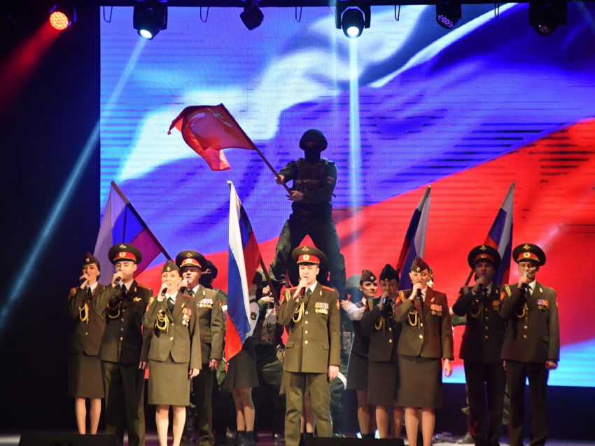 ​#ПозывнойКультура: 500 тысяч рублей собрано для бойцов СВО на благотворительном концерте в Доме офицеров Забайкалья