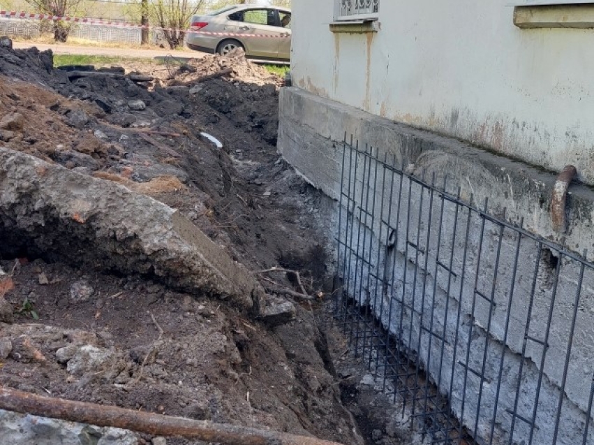 Специалисты фонда капремонта приведут в порядок фундамент дома в поселке Кадала 