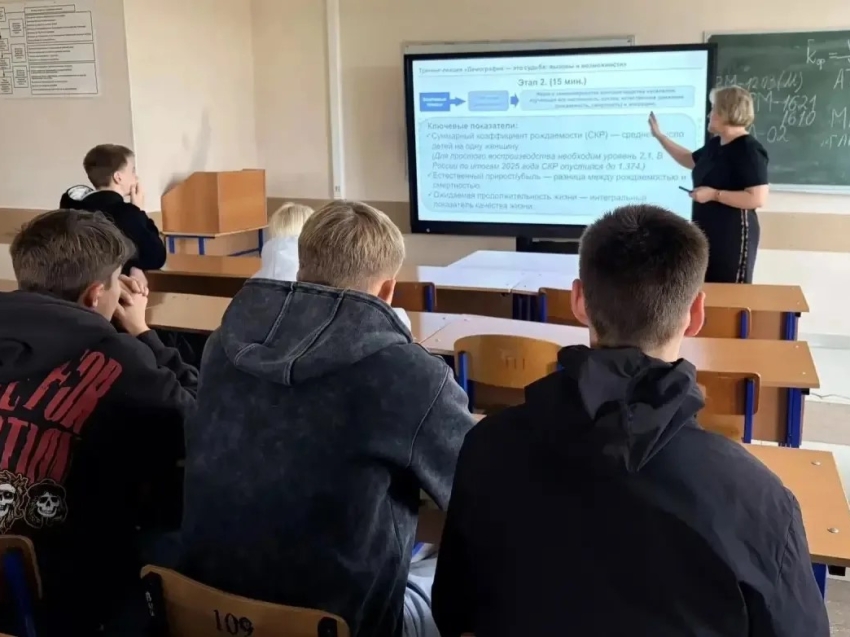 Специалисты соцучреждений Забайкалья продолжают рассказывать студентам о мерах поддержки молодых семей 