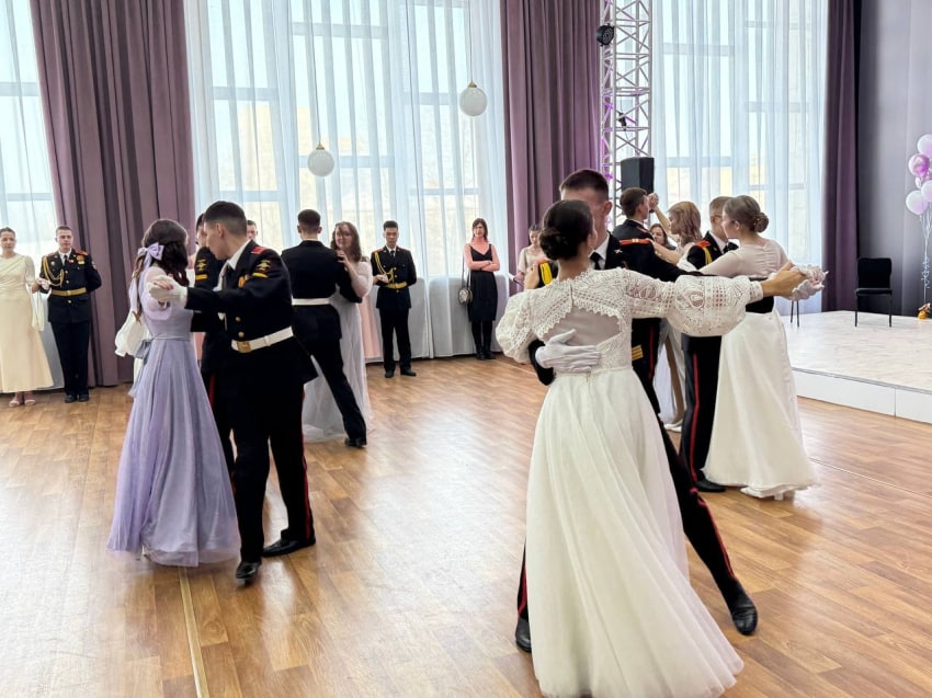 Участники бала Героев Отечества станцуют под победную «Рио-Риту» в Забайкальской краевой филармонии 