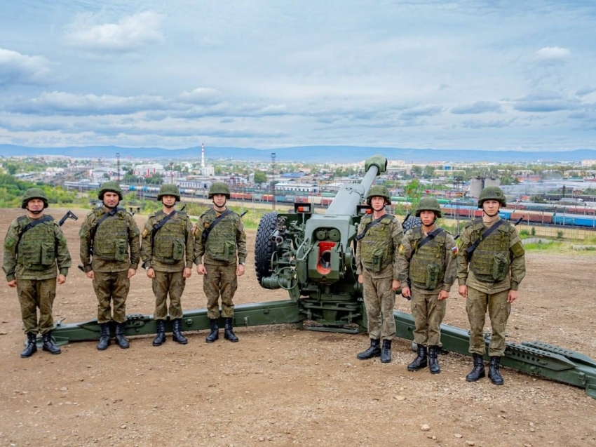 ​Гаубица Д-30 выстрелила в Чите в честь Дня Победы над милитаристской Японией и окончания Второй мировой войны