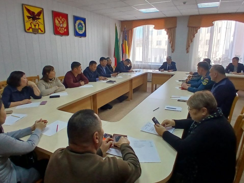 Температурные условия в подключенных к теплу зданиях обсудили с руководителями учреждений