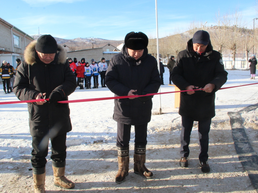 Зимний спортивный сезон открыли чемпионатом Агинского округа по хоккею на льду поселка Новоорловск