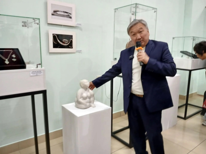 ​Выставка Юрия Эрдынеева «Нютагтаа» открылась сегодня в Агинском национальном музее имени Г. Цыбикова