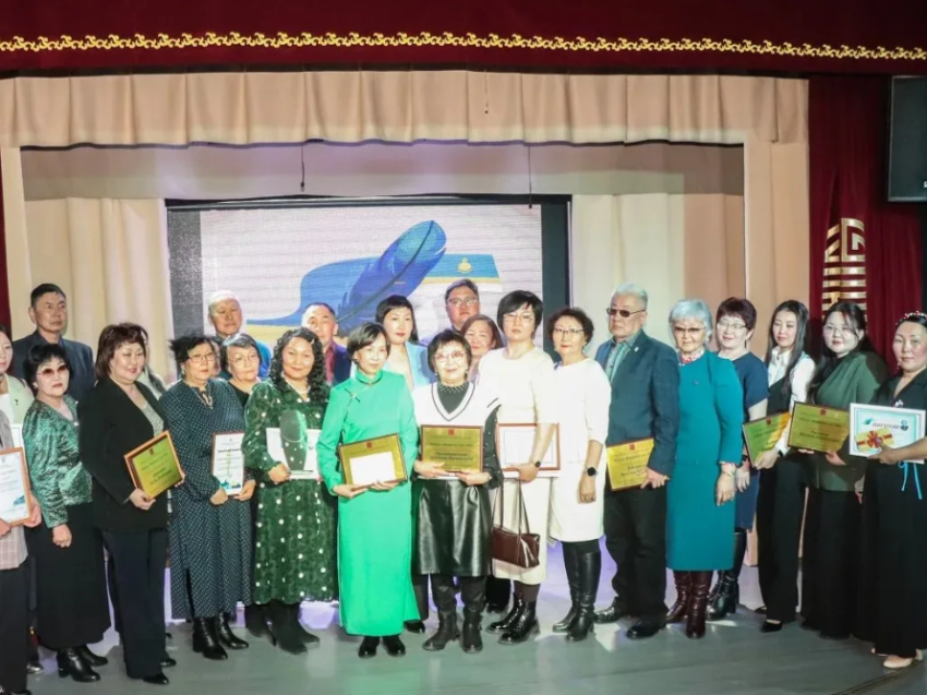 В центре внимания — слово: в Агинском отметили лучших журналистов года