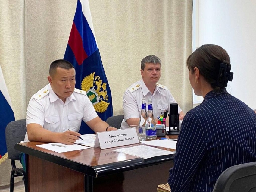 Начальник управления Генпрокуратуры России по ДФО Андрей Мондохонов в ходе рабочей поездки в Забайкальский край провел прием граждан в городе Петровск-Забайкальский