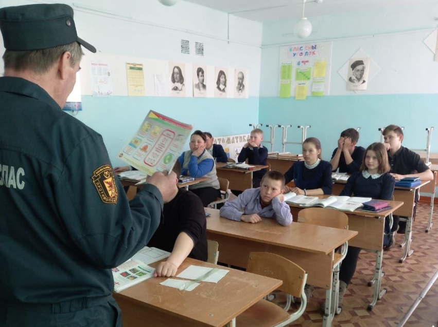 Сотрудники «Забайкалпожспас»провели занятия по пожарной безопасности для учащихся школы села Бада