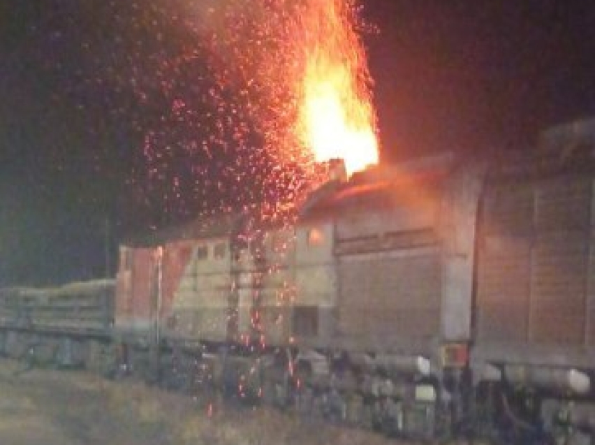 Пожарная часть ГУ «Забайкалпожспас»​  посёлка Тарбагатай предотовратила возгорание тепловоза 1 ноября 