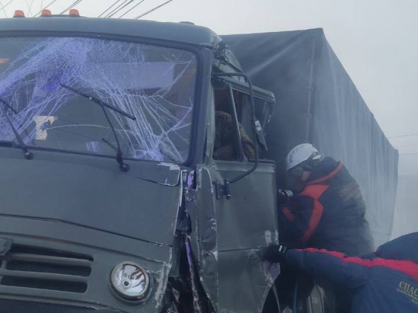 Спасатели ГУ «Забайкалпожспас» извлекли пострадавшего мужчину из автомобиля в минувшие выходные 